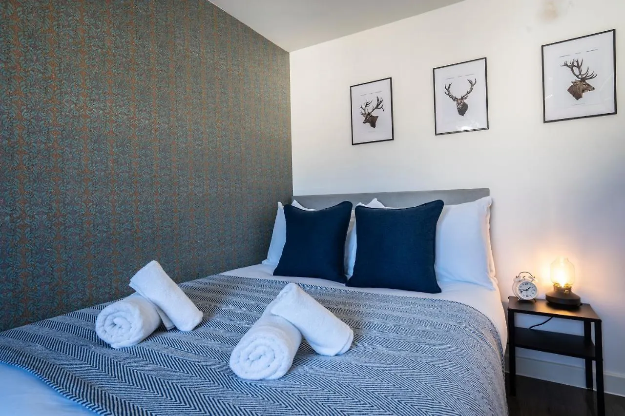 Apartment Spacious & Modern 3 Bedroom House - Free Parking - Front & Back Garden - Private Main Door Entrance Edinburgh United Kingdom