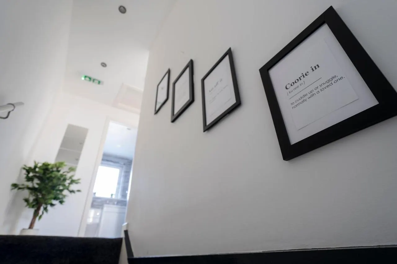 Spacious & Modern 3 Bedroom House - Free Parking - Front & Back Garden - Private Main Door Entrance Edinburgh United Kingdom